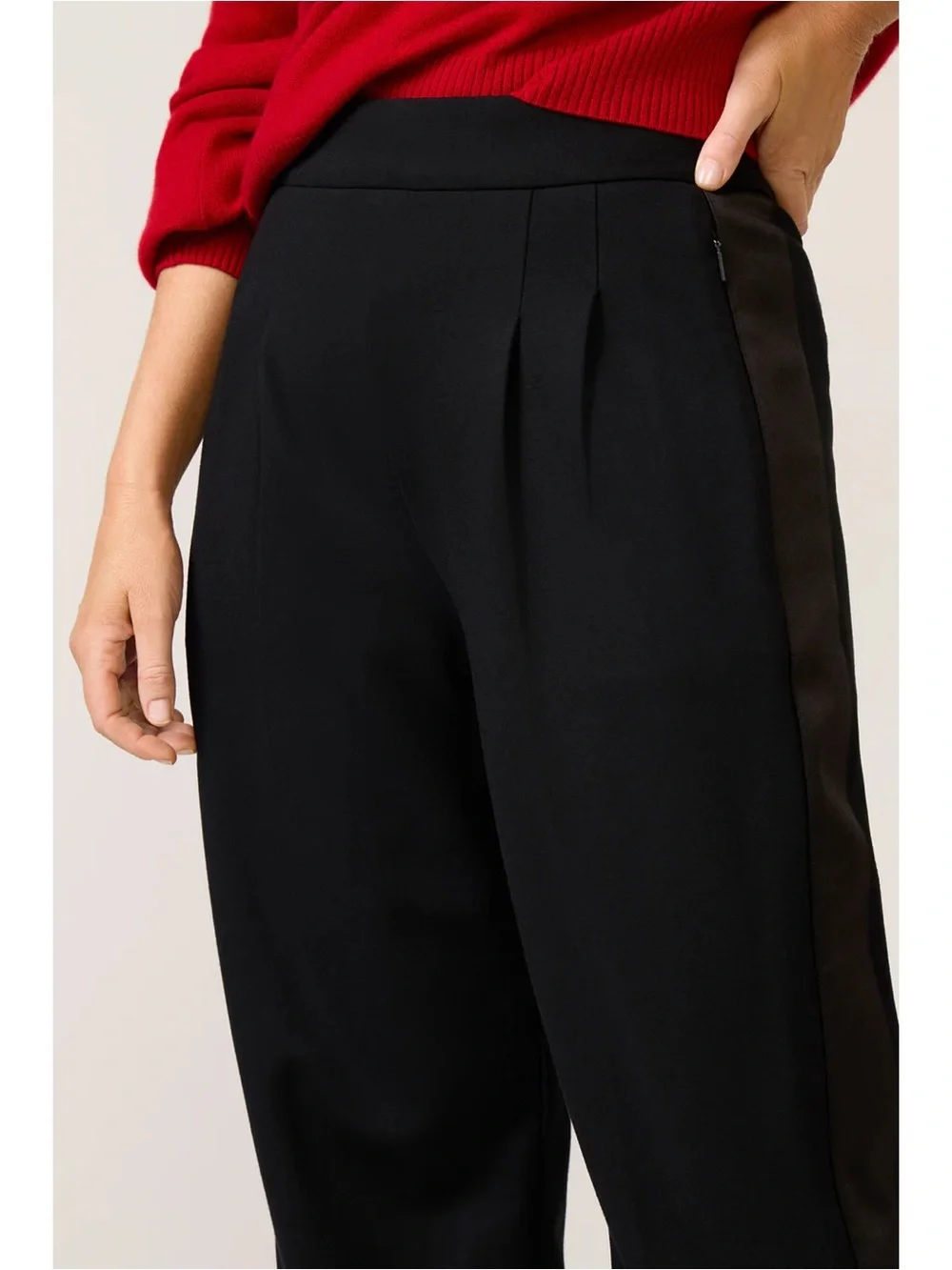 NEW Spanx Pleated Ribbon Strip Barrel Pants